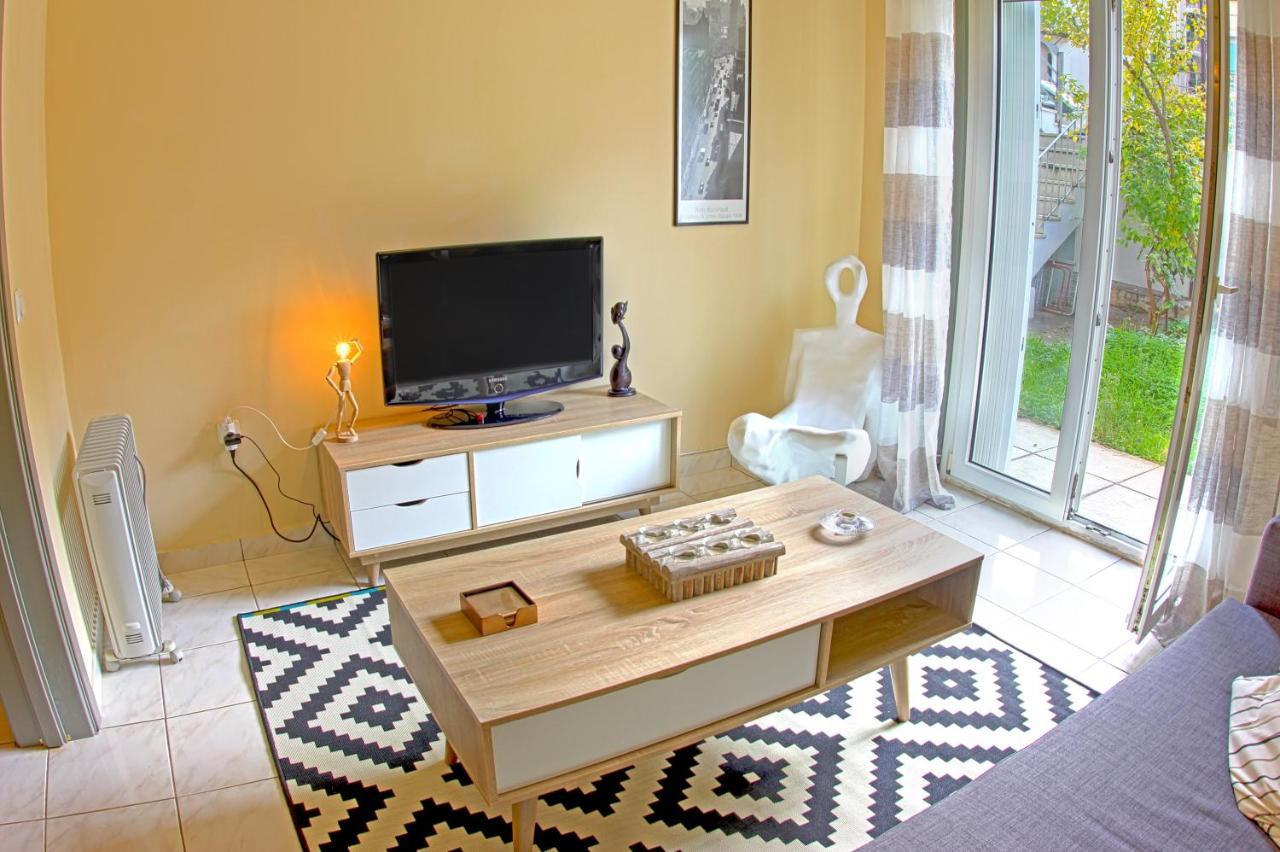 Stylish City Center Garden Apartment Atény Exteriér fotografie